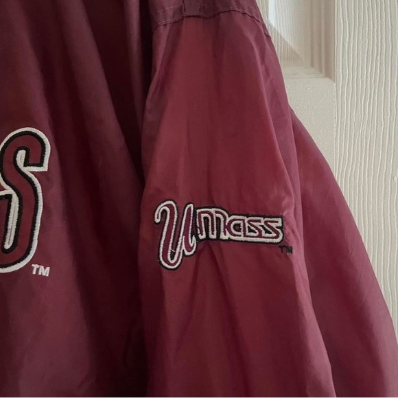 Umass windbreaker - Picture 2 of 5